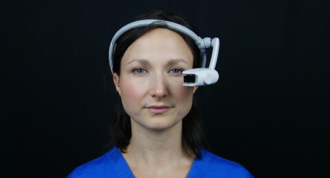 Test person with smartglasses